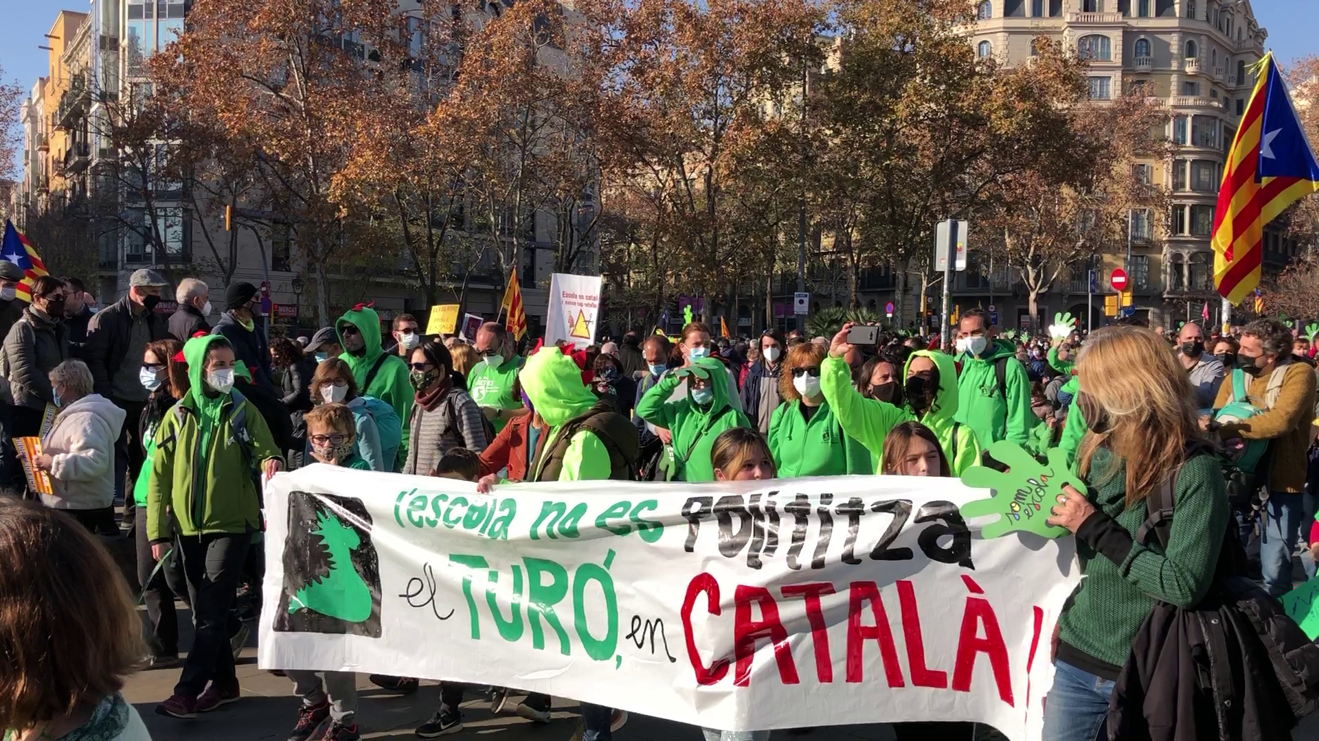 Turó del Drac school families at Barcelona's demonstration on December 18, 2021 (by Gerard Escaich Folch)